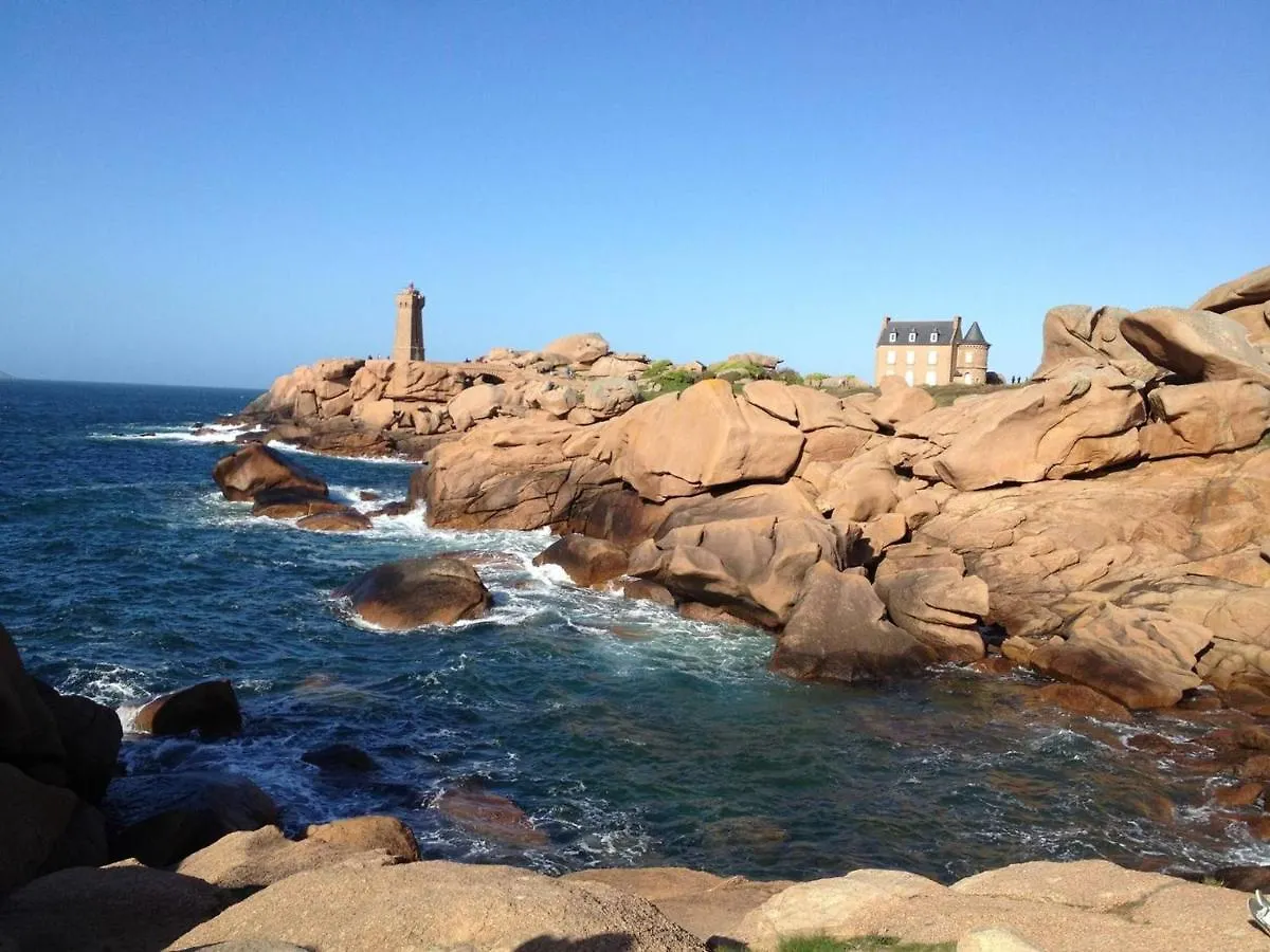 Appartement Avec Acces Direct Plage, Wifi, Animaux Acceptes Et Parking Prive A Tregastel - Fr-1-542-5